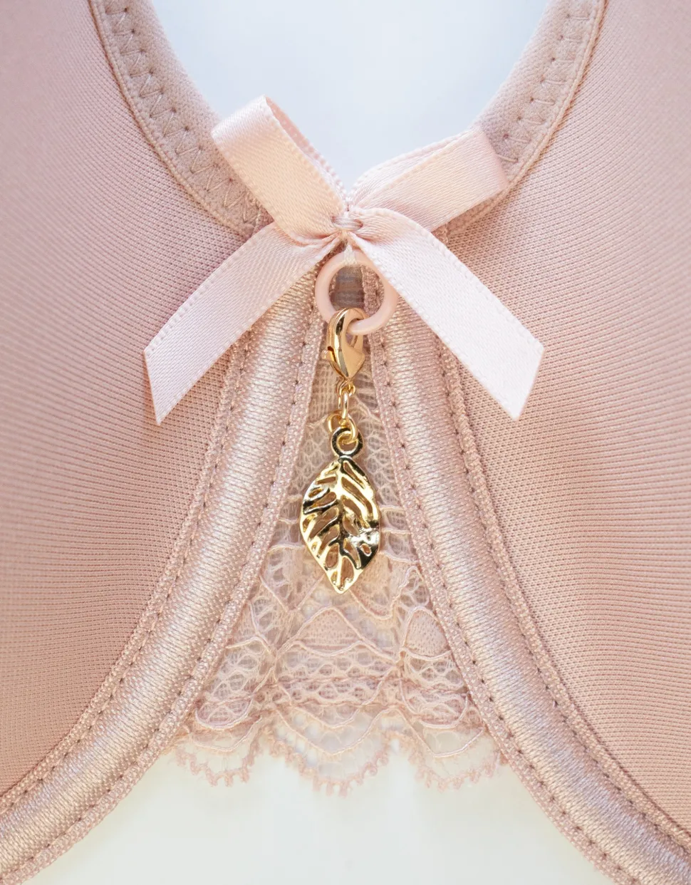 Bra Charm Golden Leaf