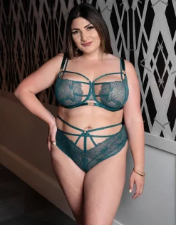 High-Brazilian FemFatale green