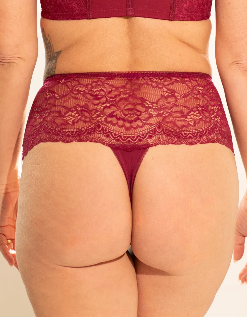 High-String Lace Basic bordeaux