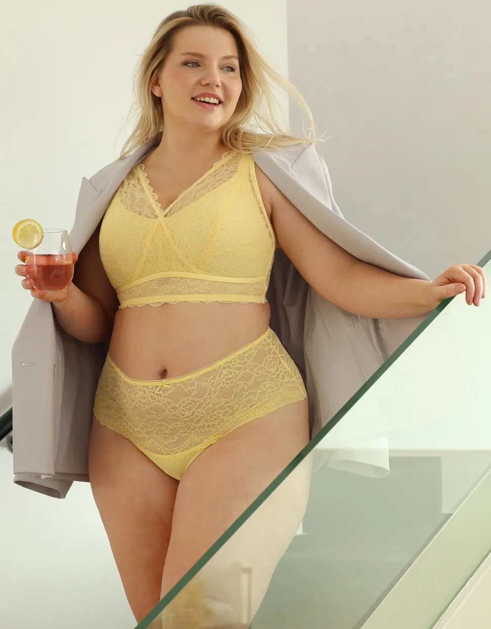 High-String Lace Basic butter