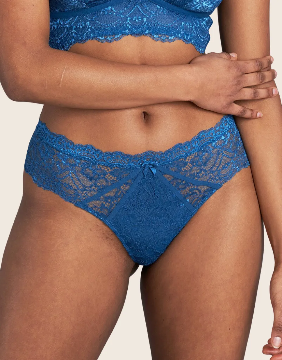 String Eliana ocean