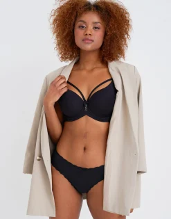 String Pure Basic black