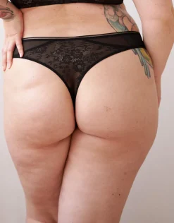 String True Lace black
